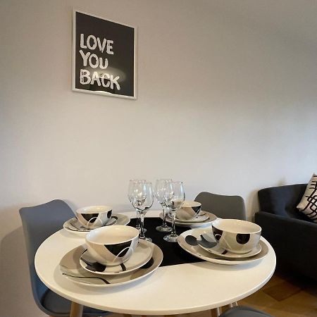 Stunning 2-Bed Apartment In Bristol With Parking Bagian luar foto