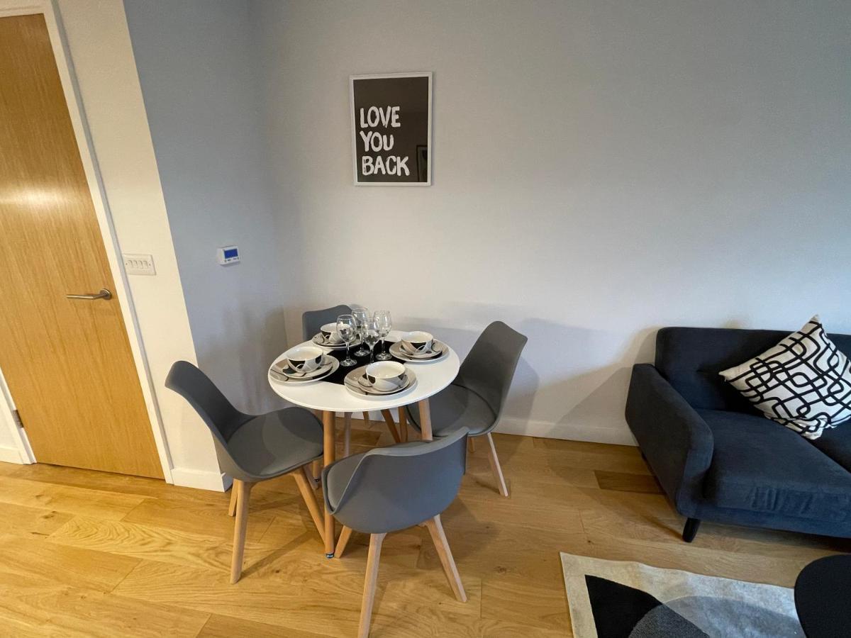 Stunning 2-Bed Apartment In Bristol With Parking Bagian luar foto