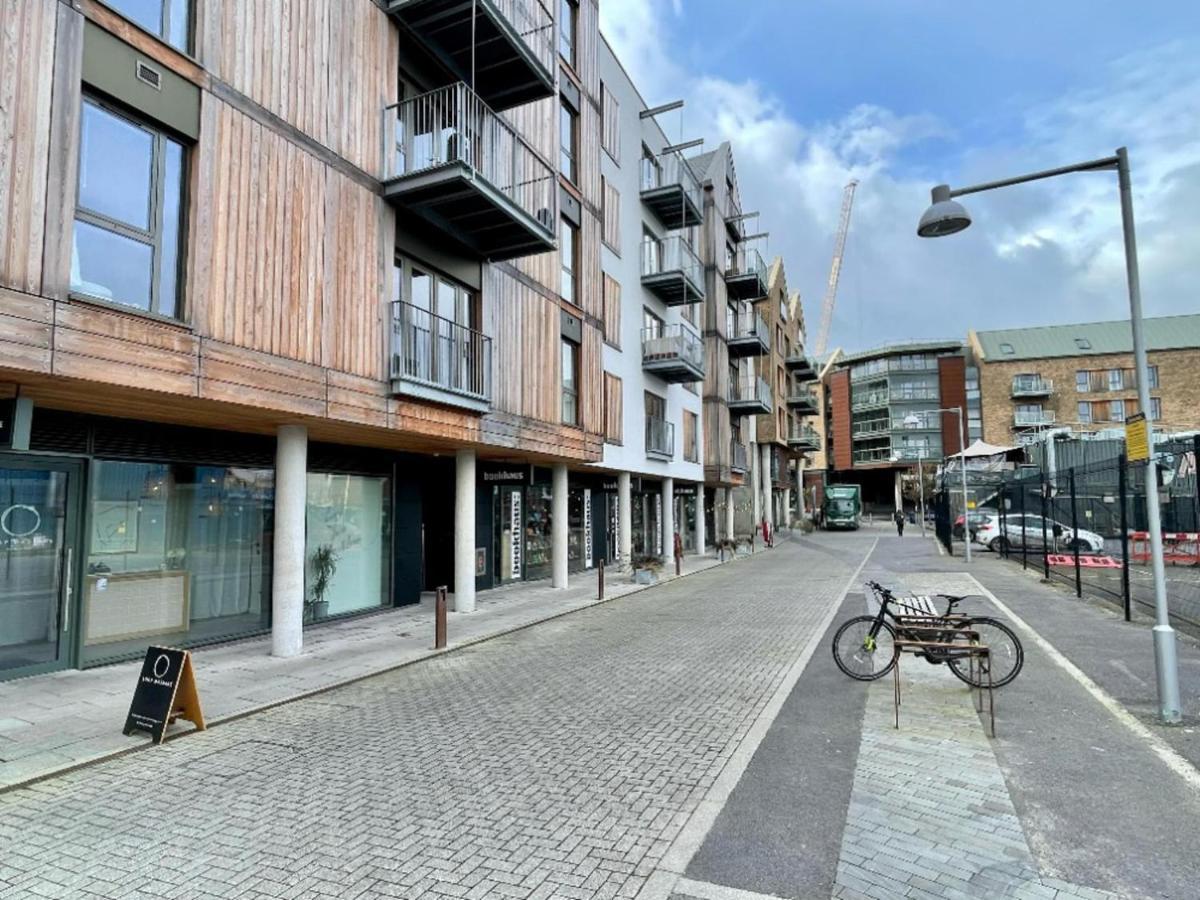 Stunning 2-Bed Apartment In Bristol With Parking Bagian luar foto
